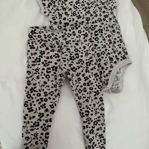 Garanimals Floral Baby Outfit in Black and Gold